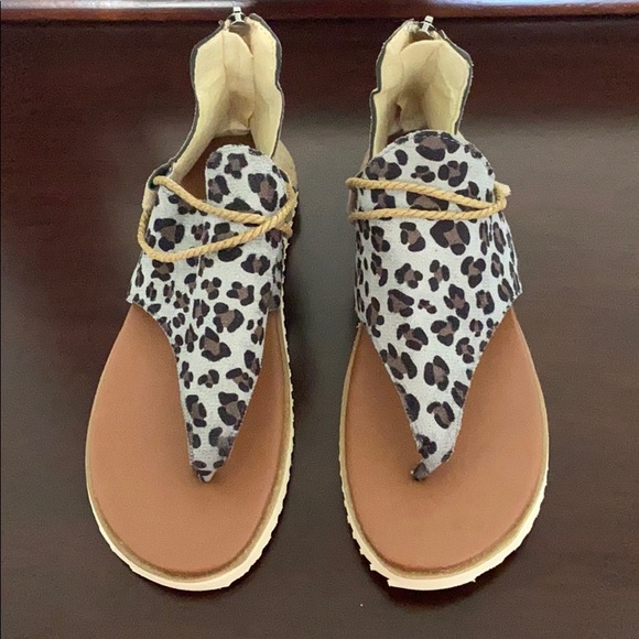 Animal print Gladiator Sandals 7.5 - Picture 3 of 5